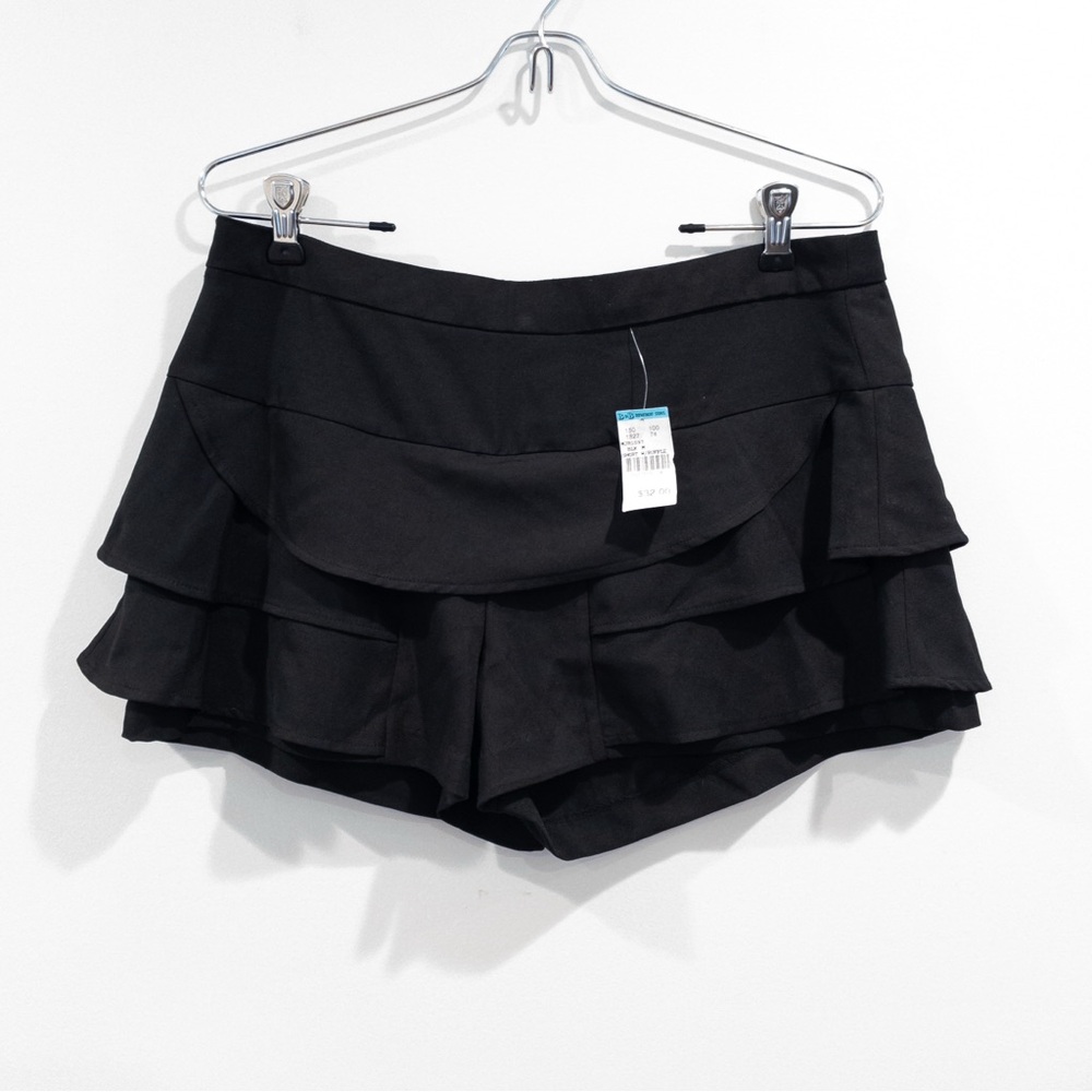 May & July NWT Black Ruffle Front Shorts Back Zip Size Medium